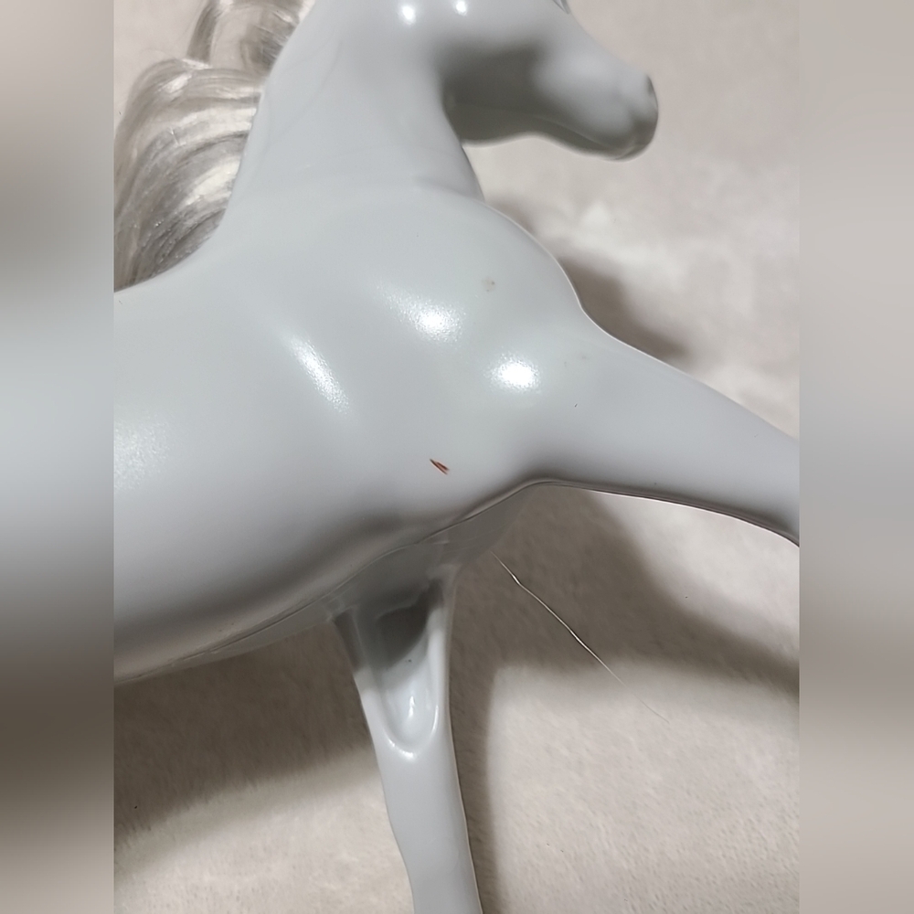 Mattel Gray Barbie Horse 2013  Blue Eyes Gray Hoofs - Picture 9 of 10